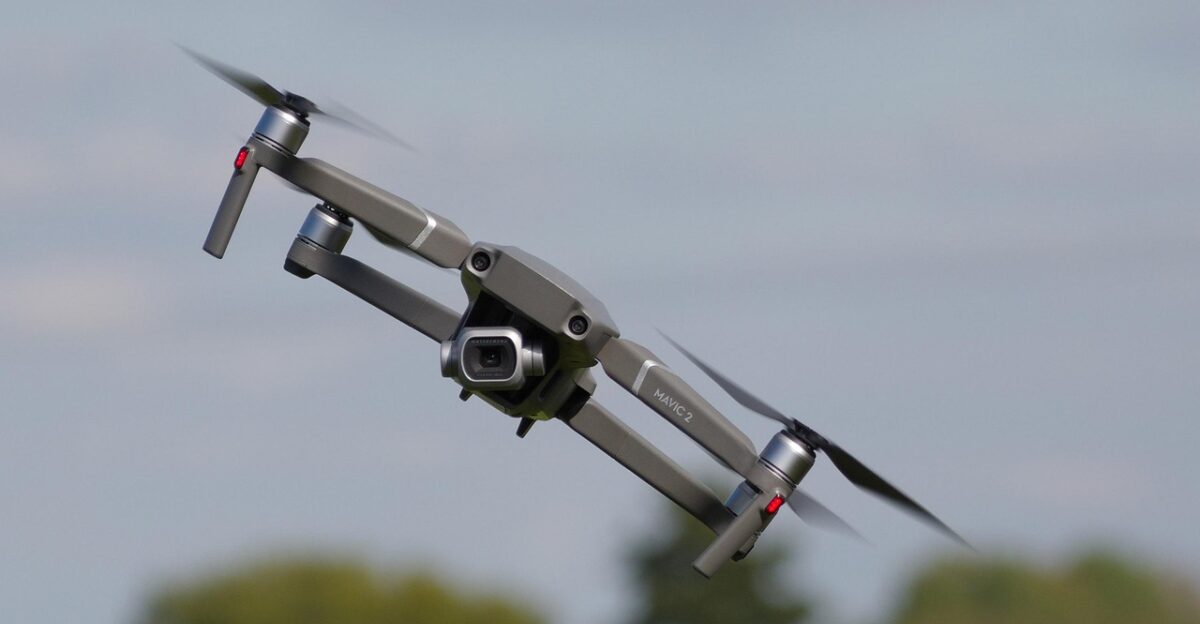 mavic 2 drone dynamic action bokeh blurred technology mavic dji tilt sharp turn nature alster meadow meadow landscape drone drone drone drone drone