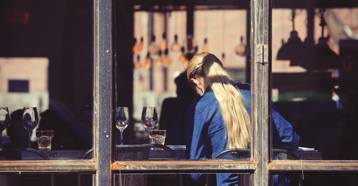 restaurant waitress waiter server blonde long hair girl woman people waitress waitress waitress waitress waitress waiter waiter waiter