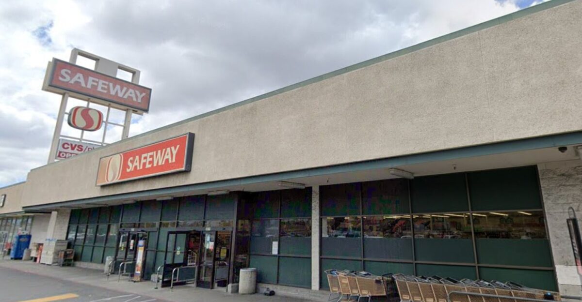 A Safeway store in Santa Clara is slated to permanently close in early November a spokesperson for the grocery chain confirmed by Mama Bird