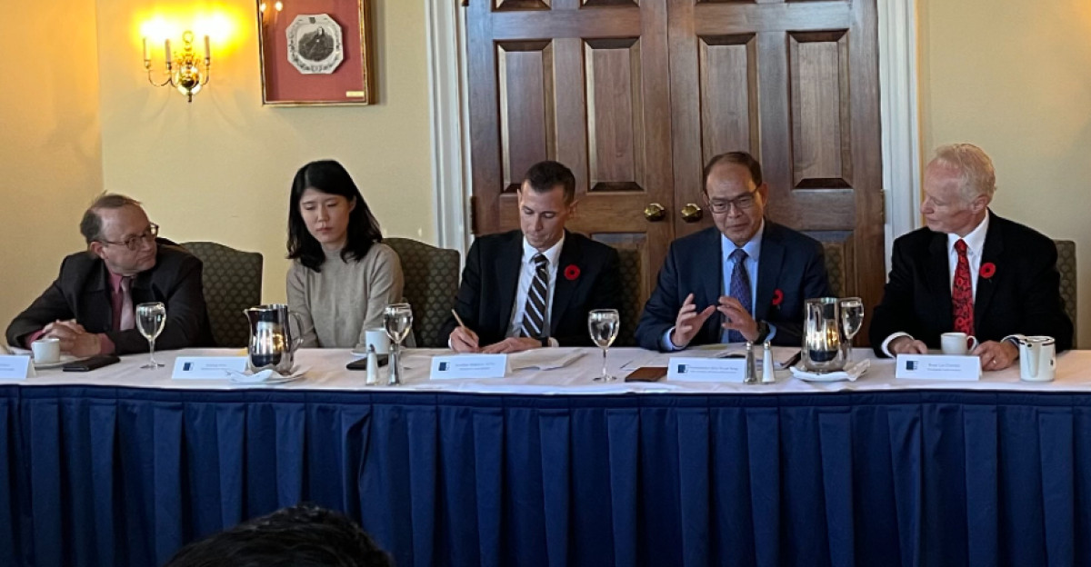 November 8 2022 at a Macdonald-Laurier roundtable on Taiwan and the Indo-Pacific Representative Harry Tseng was invited to a Macdonald-Laurier Institute roundtable on Taiwan and the Indo-Pacific as a keynote speaker The event was well attended by Canadian officials MLI senior scholars and experts and diplomats from the United States Japan Australia the Czech Republic Germany France India the Philippines and the European Union Representative Tseng started by looking at what is happening in China and what it means for the world He conducted an overview of the 20th National Congress of the Communist Party of China analyzing the implications of Xi Jinping s political report for the development of China s political and economic situation its impact on the Indo-Pacific region and by extension Taiwan s role in defending democracy and freedom in the region A Q A session followed the keynote speech in which representatives from the diplomatic corps raised various questions and had a lively discussion MLI is an important and influential think tank in Canada Over the years MLI has invited the representative TECO in Canada to participate in numerous conferences and forums This is the first time a TECO Representative is invited to deliver a keynote speech and exchange views with members of the diplomatic corps