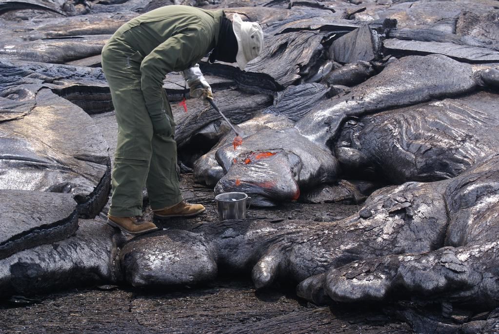 USGS on Twitter USGS Hawaiian Volcano Observatory scientists get fresh lava samples - Kilauea updates here by Lynn Recker