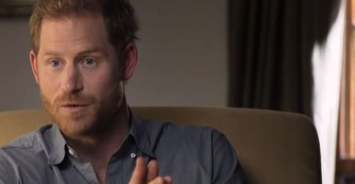 Prince Harry is desperately trying to convince himself he s happy in the US but he s far from it claims royal expert by The Sun