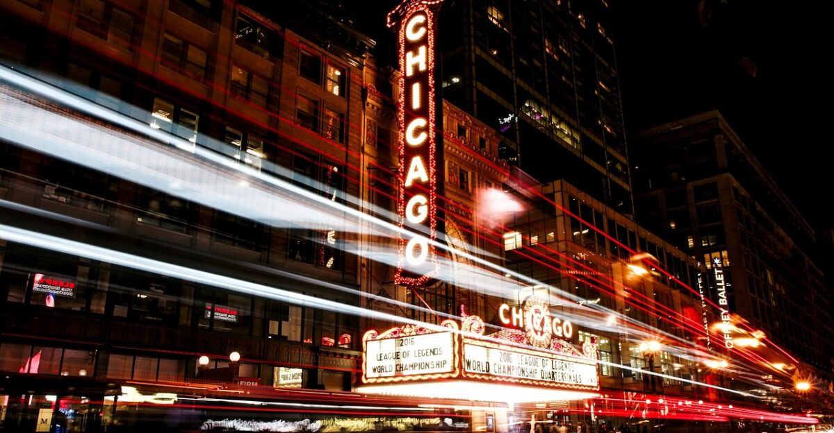city urban buildings downtown illinois chicago chicago theatre theater landmark historic neon signs night evening cityscape lights glow reflections street entertainment traffic long exposure chicago chicago chicago chicago chicago