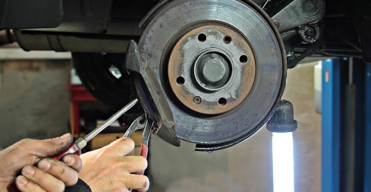 auto repair shop workshop brake disc brake change brake change automobile car mechanic specialist lifting platform repair check professional vehicle tool work lamp work lamp exchange workshop brake brake change car mechanic car mechanic car mechanic car mechanic car mechanic repair repair