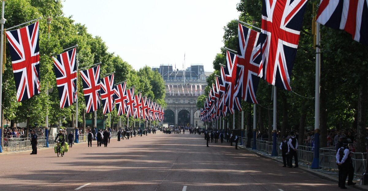 the queen s platinum jubilee union jack flags cavalry guards united kingdom admiralty arch queen s birthday parade queen elizabeth ii royal family british royal family uk london royal family royal family royal family royal family royal family