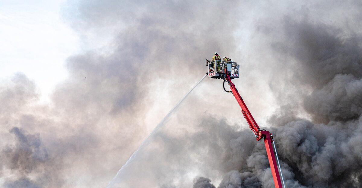 firemen smoke ladder equipment dangerous burn firefighters preparedness hose emergency smoke smoke smoke smoke ladder emergency emergency emergency emergency emergency