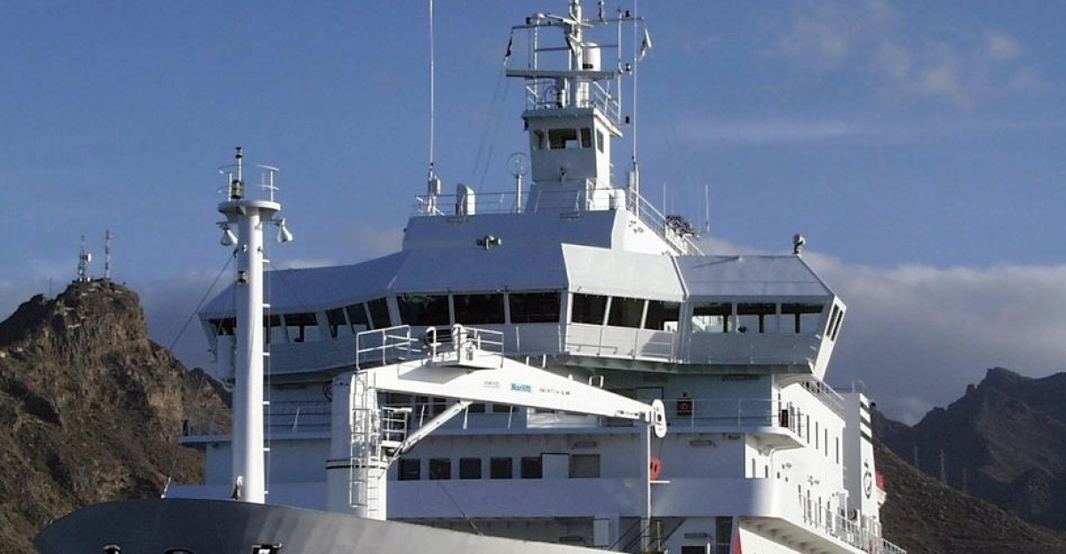 <p>The Spanish hospital ship "Esperanza del Mar" in Santa Cruz de Tenerife
</p>
<ul><li>IMO Number:  	9220536</li>
<li>MMSI Number: 	224731000</li>
<li>Callsign: 	EBUQ</li>
<li>Length: 	98 m</li>
<li>Beam: 	18 m</li></ul>