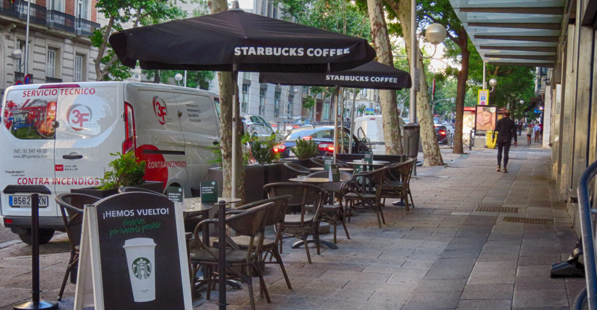 Starbucks Coffee Calle G nova Madrid Espa a hdr cafeteria cafe terraza mesas sillas sombrillas starbucks starbuckscoffee callegenova madrid comunidaddemadrid espa a spain 1dejuniode2020 juniode2020 2020 canonpowershotsx60hs canon ccby