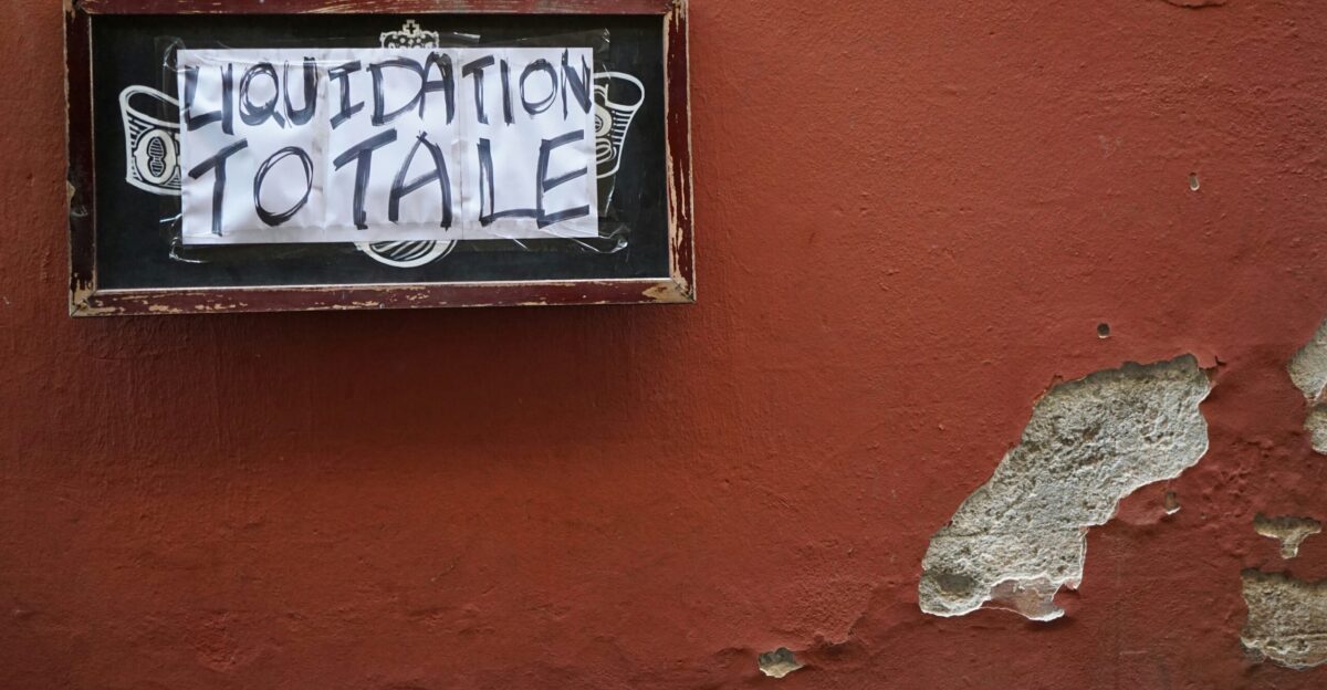 rectangular black and brown liquidation totale signage