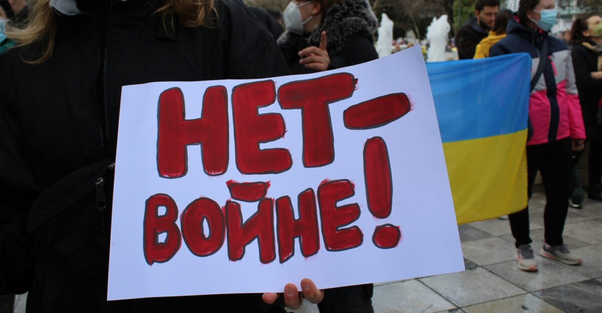 a person holding a sign that says hey bonnie