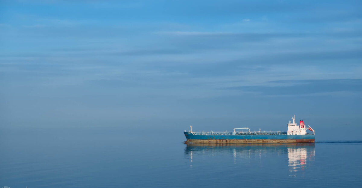 The Geden Line M T Carry on a very peaceful Baltic Sea We passed her while leaving St Petersburg on our way to Warnem nde Germany a href rel nofollow Built 2007 Type ICE CLASS 1A CHEM PRODUCT TANKER DWT 37 900 tons GRT 23 248 tons NRT 9 915 tons Flag MALTA LOA 184 32 m Breadth 27 40 m Draft 11 515 m Cargo Tanks 12 Capacity 40 801 m3 Cargo Pump 14 Deepwell Pump Cranes 1x10 t Main Engine Type 6S50 MC-C MAN B W Built In Hyundai Mipo Dockyard Co Ltd Class DNV