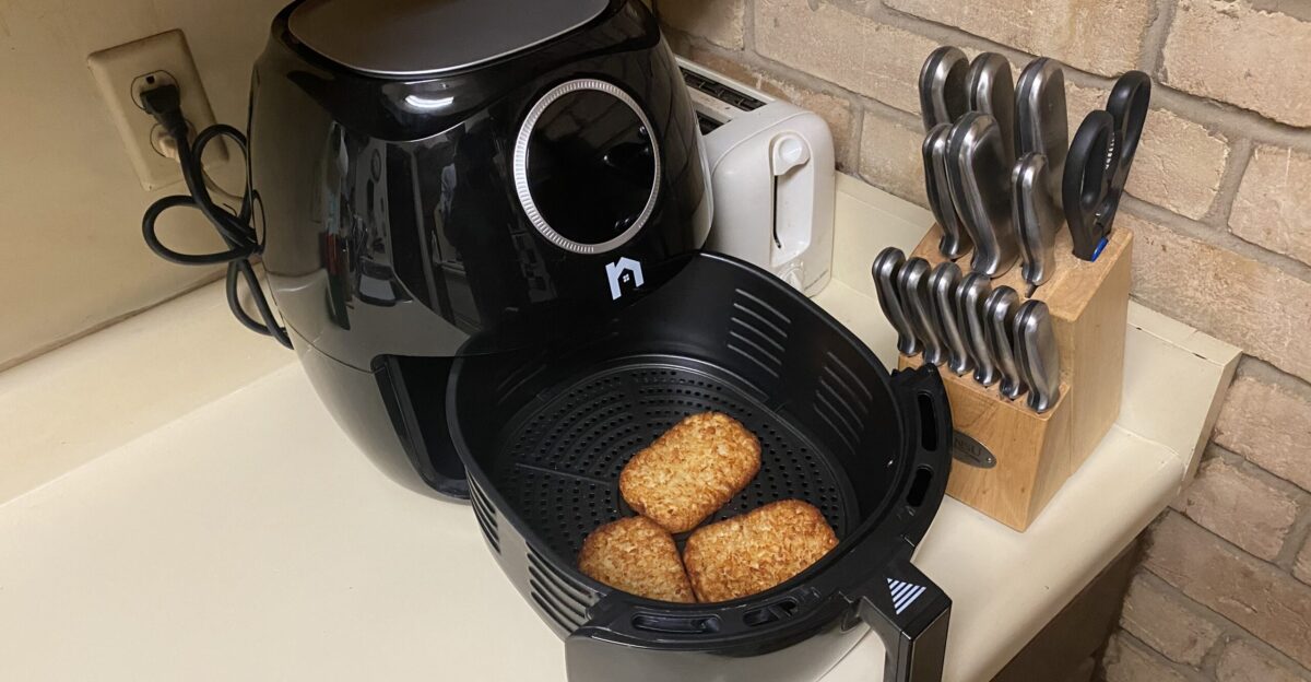 Totally love this thing How could I live without it for this long Drop in the frozen hash brown patties Shower And it s ready when I m all dressed and ready to go Will try bacon and other stuff today Also got brocoli asparagus steaks hush puppies just experiment time Boss gave me a pork chop to die for And I wonder if it can do kale chips right for once And yet I should be eating more salads Mozzarella sticks came out great Found a site with a nice cheatsheet for common things to airfry I think I m going to like this thing
