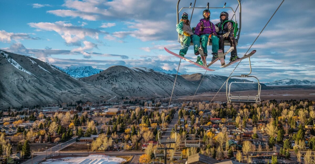 Yellowstone National Park Booming Tourism Becomes a Stress Test