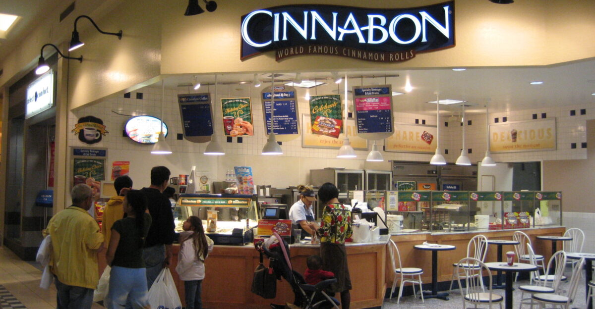 File Cinnabon in 2005 jpg - Wikimedia Commons