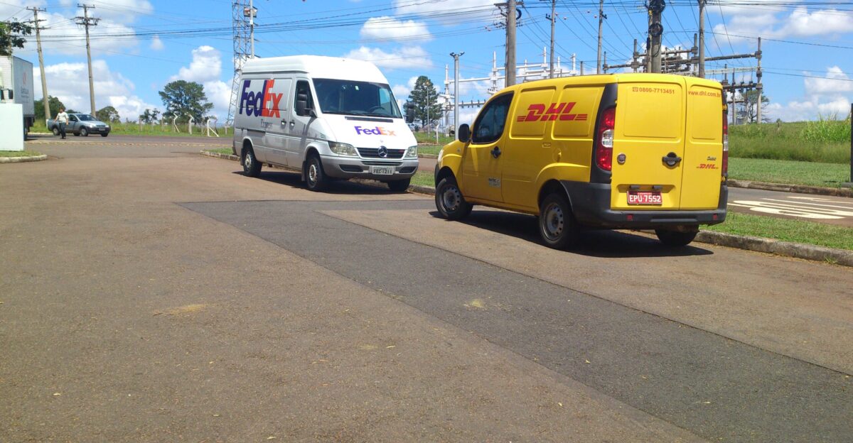 DHL Vs FedEx - Condom nio Globaltech