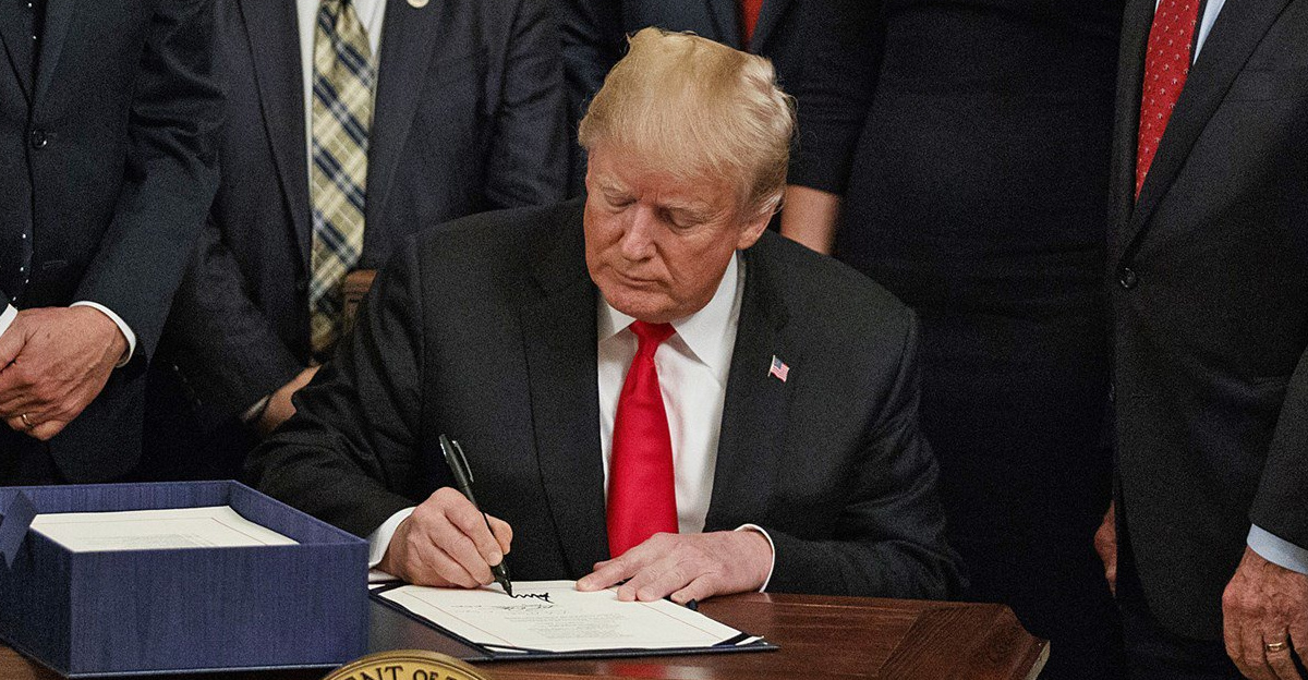 Very pleased that @POTUS signed landmark bipartisan legislation to address opioid crisis thatās plaguing our state and country. Weāre not going to fix this problem overnight, but the SUPPORT Act will make a big difference.