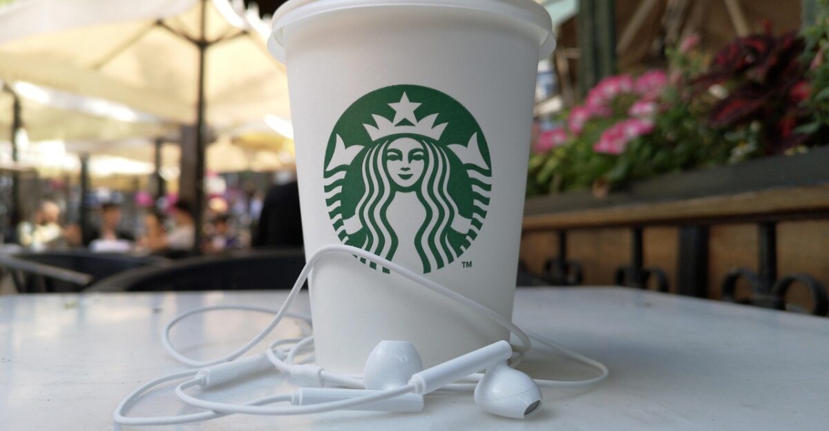 coffee hot morning cup drink caffeine breakfast cappuccino espresso food aroma fresh taste restaurant latte table good morning cafe music coffee cup headphone starbucks