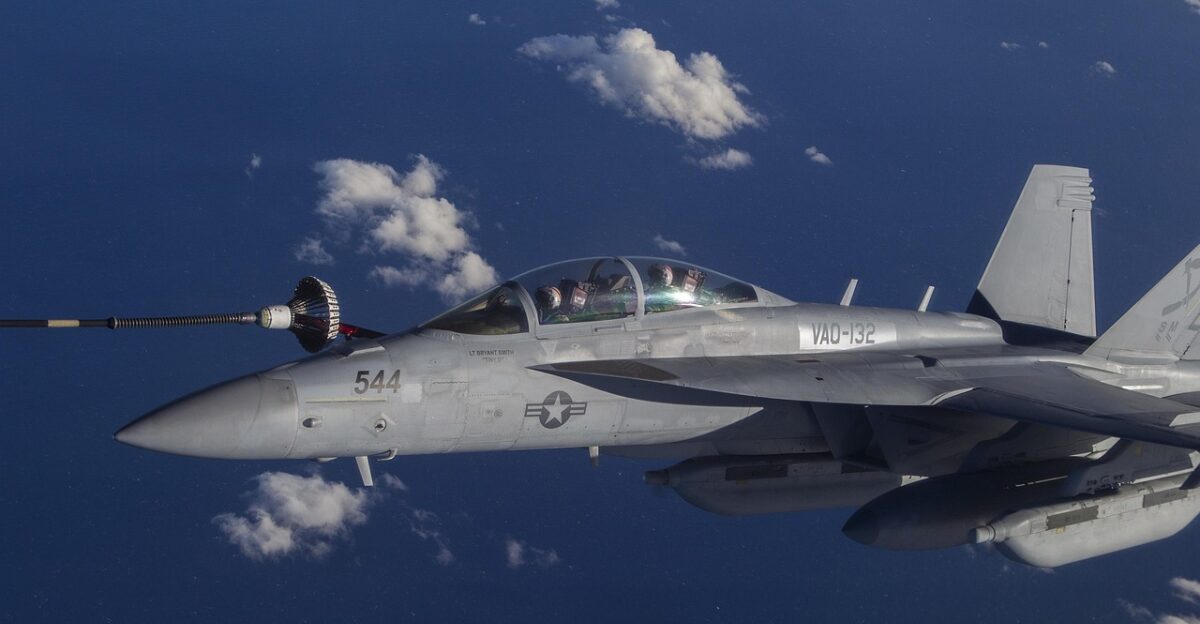 ea-18g growler usn united states navy naval aviation flight aviation aircraft refueling