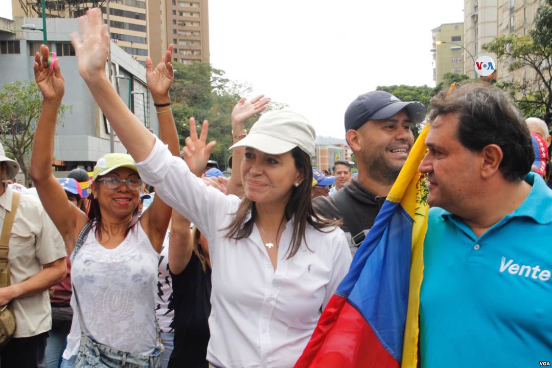 The activist Mar a Corina Machado came to the mall She is the leader to head one of the protests