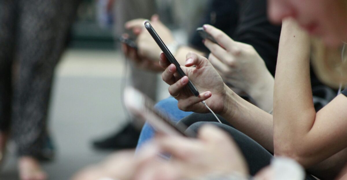 K People Using Phone Pictures Download Free Images on Unsplash