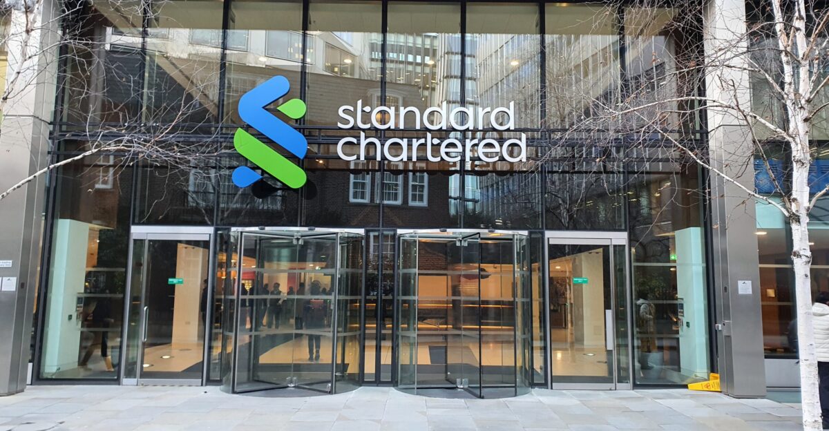 Standard Chartered headquarters in London-Front view