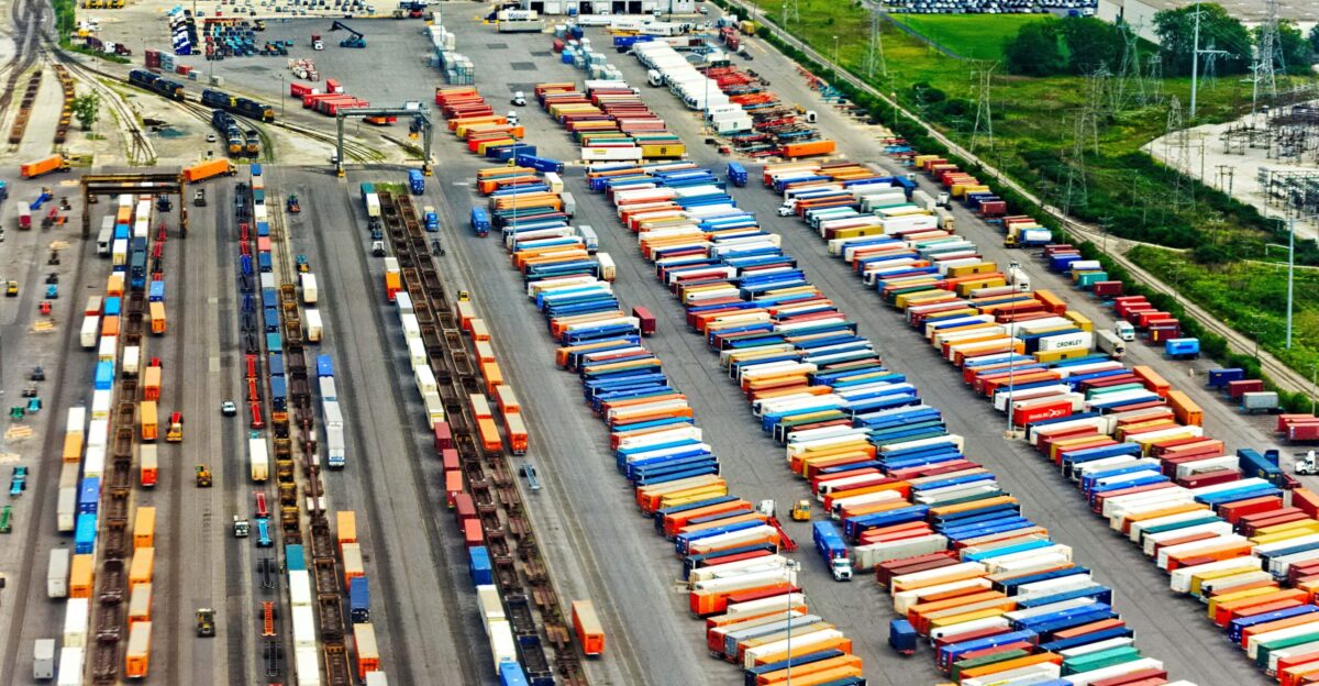 Freight forwarders build digital freight forwarding platforms