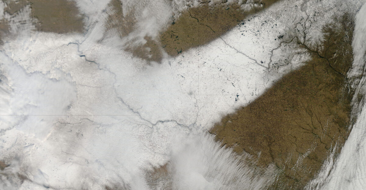 An autumn storm brought the first snow of the season to the Upper Mississippi River Valley and the Midwestern United States in early November 2013 The Moderate Resolution Imaging Spectroradiometer MODIS aboard NASA s Terra satellite captured this true color image on November 6 just as the storm was clearing A long band of snow stretching from Colorado in the southwest to Wisconsin in the northeast marked the path of the blowing storm According to WeatherBug up to 10 inches blanketed Gordon Nebraska and Pipestone Minnesota Most snow totals in the Central and Northern Plains and Upper Mississippi Valley ranged from 2-5 inches while Minneapolis-St Paul metro area picked up 1-2 inches of new snow from the event