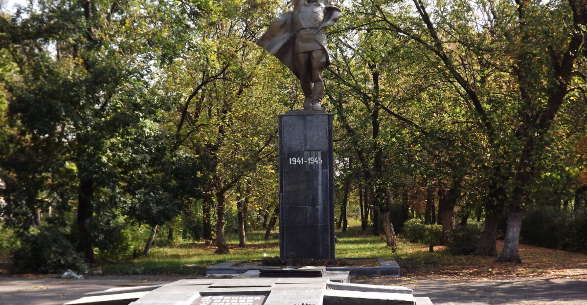 This is a photo of a monument in Ukraine number 14-153-0005