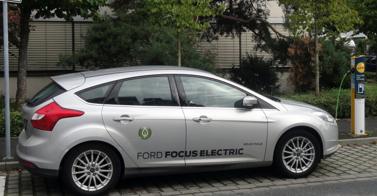 Ford Focus Electric at an Entega charging station in Darmstadt, Germany <span class="mw-valign-text-top" typeof="mw:File/Frameless"><a href="//commons.wikimedia.org/wiki/File:Ford_Focus_Electric.jpg#ooui-php-4" title="Edit this at Structured Data on Commons"><img decoding=