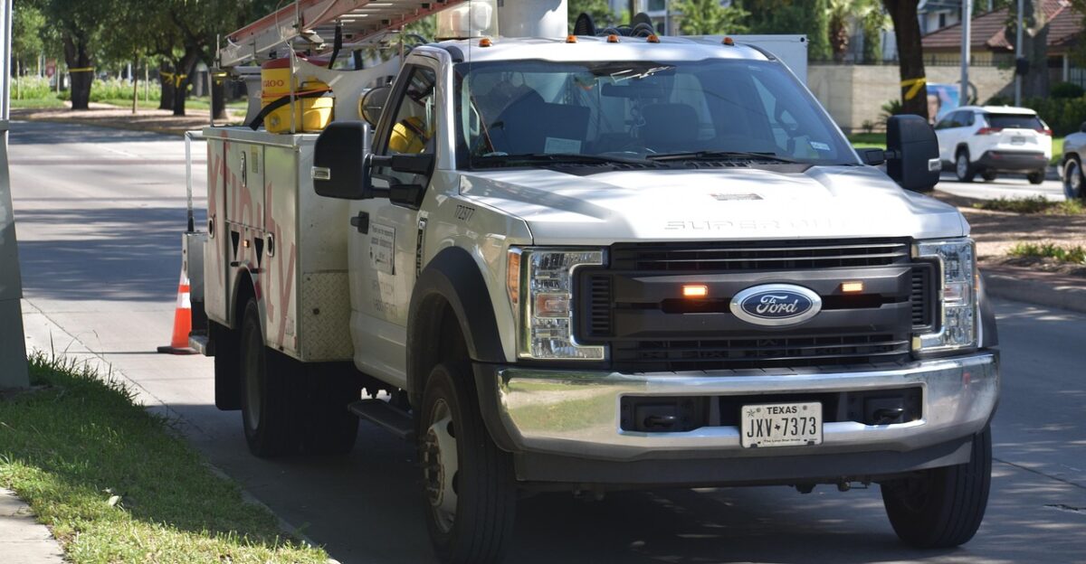 xfinity truck cable tv technology media internet television communication cable comcast cable company high tech connection maintenance cable man conductors ladder truck network information technology 2021 2022 xfinity cable tv cable tv cable tv cable tv cable tv