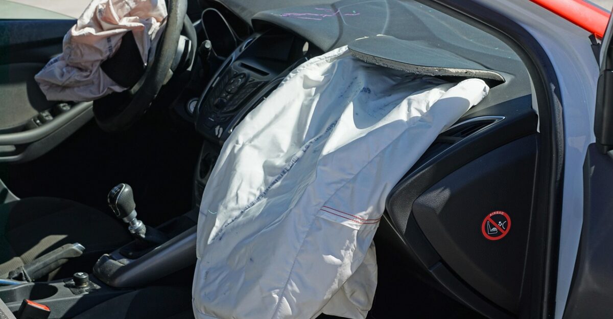 crash test collision rear-end collision 60 km h diversion liability insurance mobile smartphone car insurance airbag driver passenger open insurance car insurance airbag airbag airbag airbag airbag