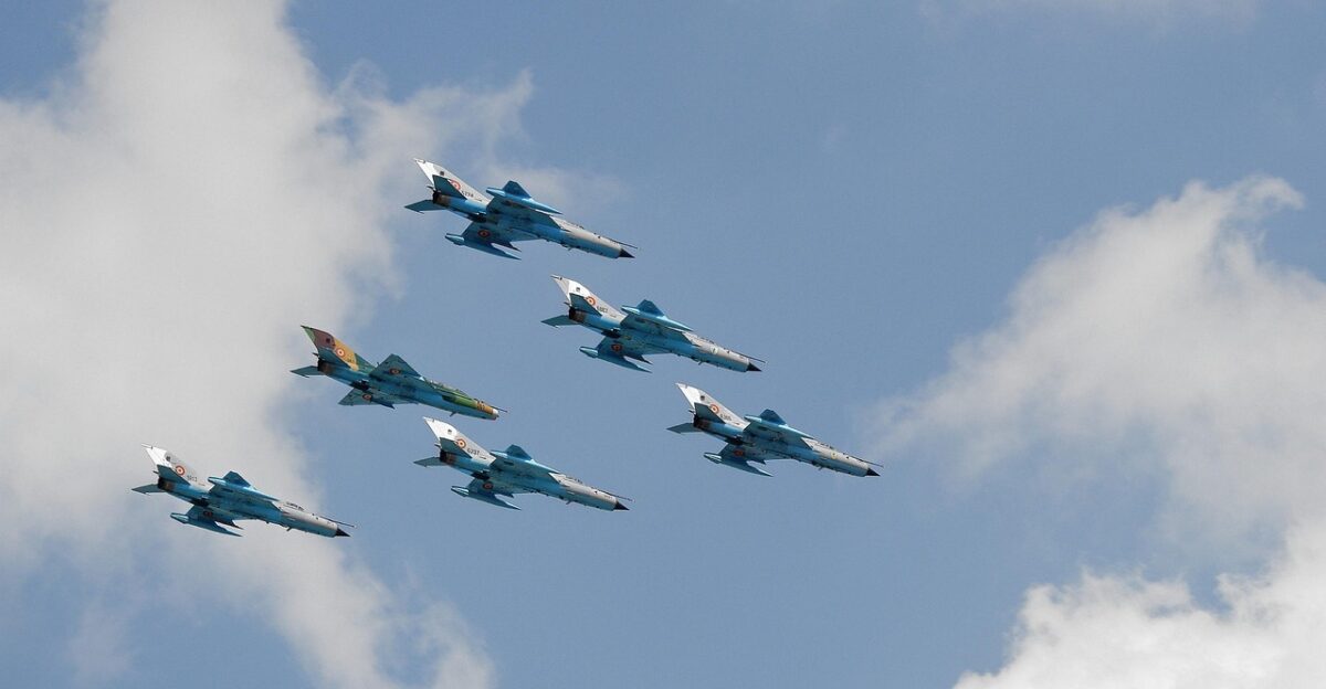 mig 21 plane military jet air force army supersonic aircraft fighter formation fly team demonstration exercise clouds airshow russian nature soviet