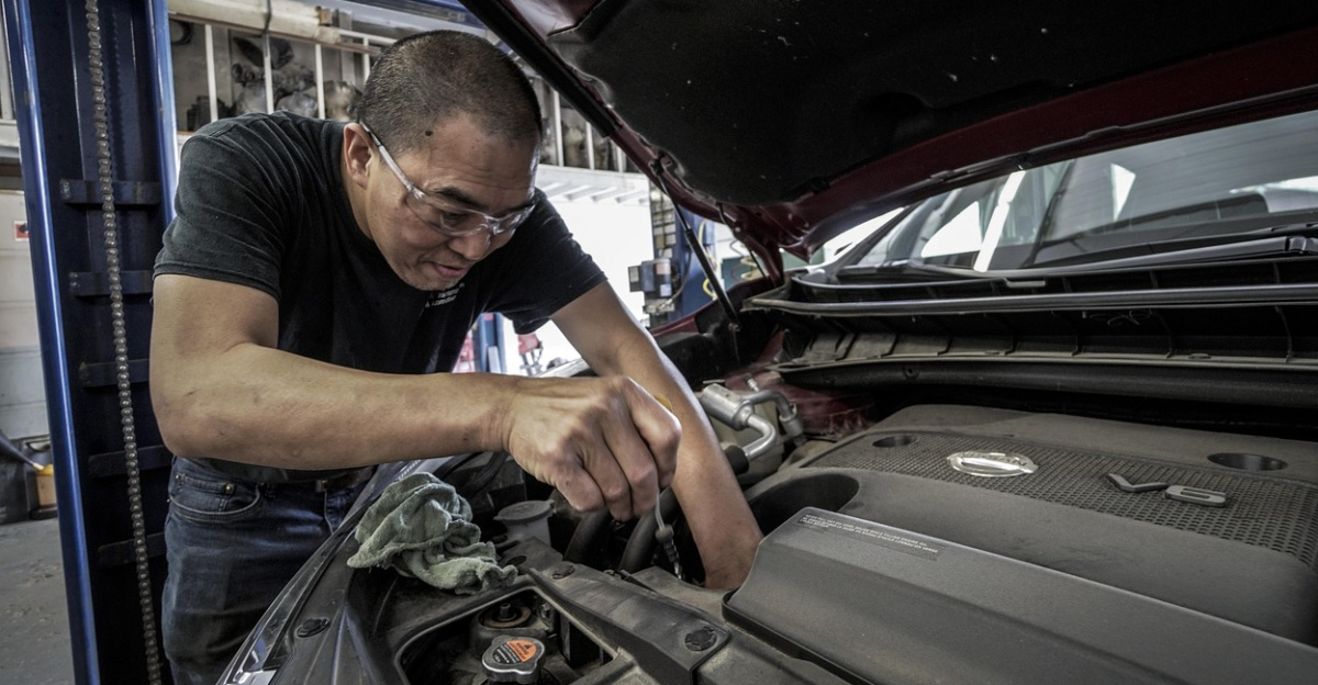 auto repair, oil change, oil, auto, shop, repair, work, motor, service, person, automobile, fix, maintenance, vehicle, engine, automotive, change, garage, mechanic, man, car wallpapers, car, worker, gray car, gray work, gray shopping, gray change, gray shop, gray garage, gray service