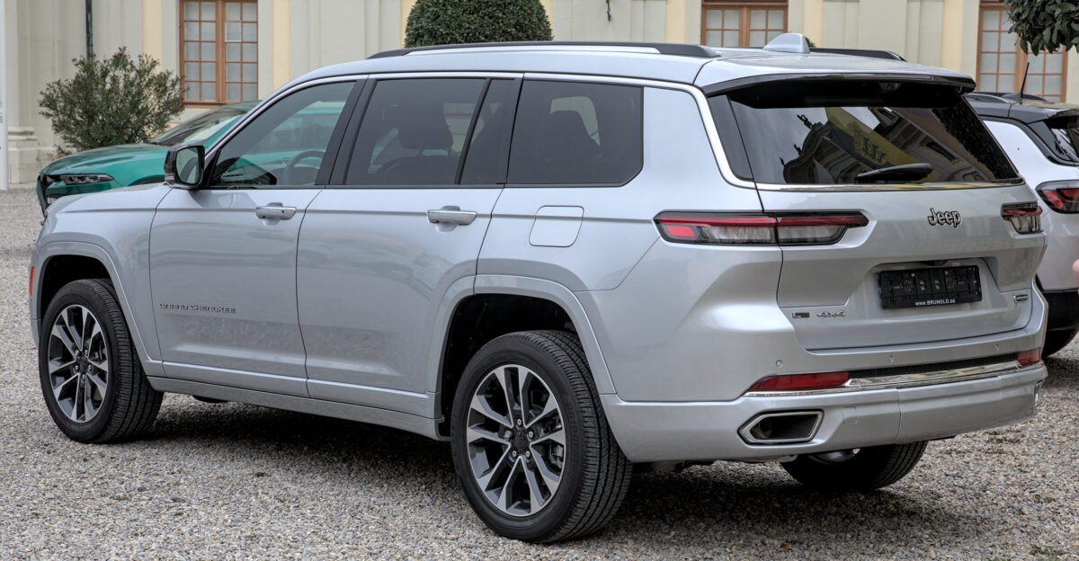 File Jeep Grand Cherokee L Overland at Automesse Ludwigsburg 2022