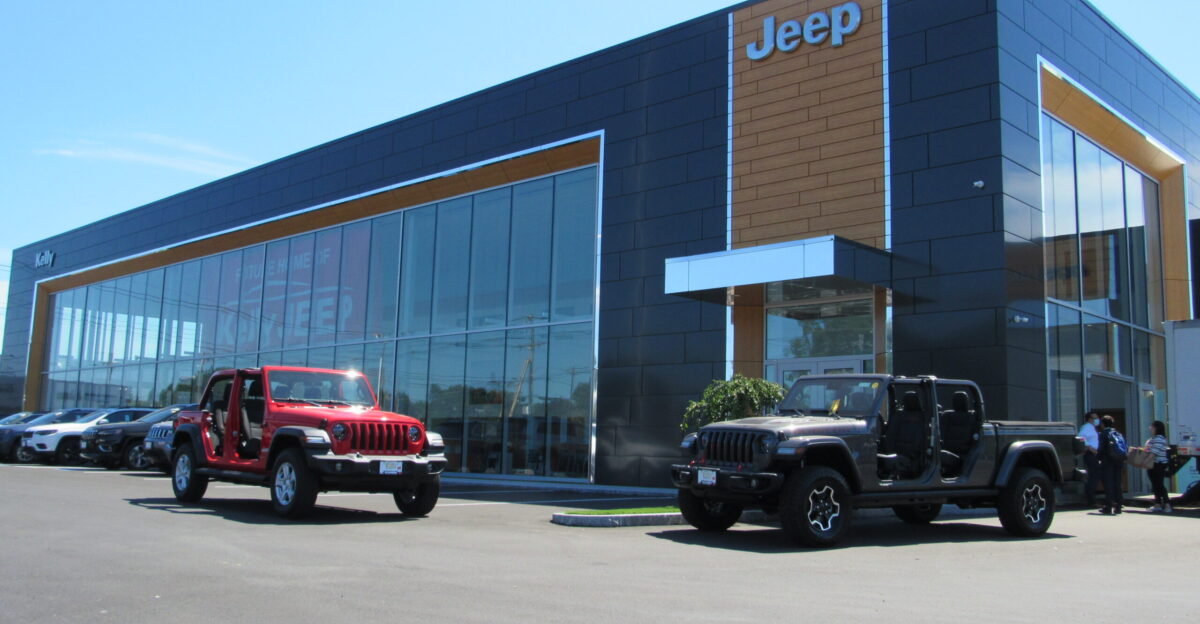Kelly Jeep Chrysler dealership in Lynnfield Massachusetts