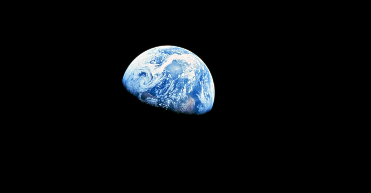 Taken by <a href="https://en.wikipedia.org/wiki/Apollo_8" class="extiw" title="w:Apollo 8">Apollo 8</a> crewmember <a href="https://en.wikipedia.org/wiki/William_Anders" class="extiw" title="w:William Anders">Bill Anders</a> on December 24, 1968, at mission time 075:49:07 <a rel="nofollow" class="external autonumber" href="https://history.nasa.gov/ap08fj/14day4_orbits456.htm">[8]</a> (16:40 UTC), while in orbit around the Moon, showing the Earth rising for the third time above the lunar horizon. The lunar horizon is approximately 780 kilometers from the spacecraft. Width of the photographed area at the lunar horizon is about 175 kilometers. <a rel="nofollow" class="external autonumber" href="https://grin.hq.nasa.gov/ABSTRACTS/GPN-2001-000009.html">[9]</a> The land mass visible just above the terminator line is west Africa. <b>Note</b> that this phenomenon is only visible to an observer in motion relative to the lunar surface. Because of the Moon's synchronous rotation relative to the Earth (i.e., the same side of the Moon is always facing Earth), the Earth appears to be stationary (measured in anything less than a geological timescale) in the lunar "sky". In order to observe the effect of Earth rising or setting over the Moon's horizon, an observer must travel towards or away from the point on the lunar surface where the Earth is most directly overhead (centred in the sky). Otherwise, the Earth's apparent motion/visible change will be limited to:  1.  Growing larger/smaller as the orbital distance between the two bodies changes.  2. Slight apparent movement of the Earth due to the eccenticity of the Moon's orbit, the effect being called <a href="https://en.wikipedia.org/wiki/Libration" class="extiw" title="w:Libration">libration</a>.  3.  Rotation of the Earth (the Moon's rotation is synchronous relative to the Earth, the Earth's rotation is <b>not</b> synchronous relative to the Moon).  4.  Atmospheric & surface changes on Earth (i.e.: weather patterns, changing seasons, etc.). Two craters, visible on the image were named <i>8 Homeward</i> and <i>Anders' Earthrise</i> in honor of Apollo 8 by IAU in 2018.  (<a rel="nofollow" class="external text" href="https://www.iau.org/news/pressreleases/detail/iau1811/">Press release</a>).  The NASA image number is AS08-14-2383.