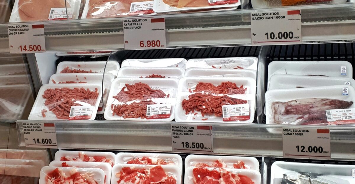 A display case filled with lots of different types of meat