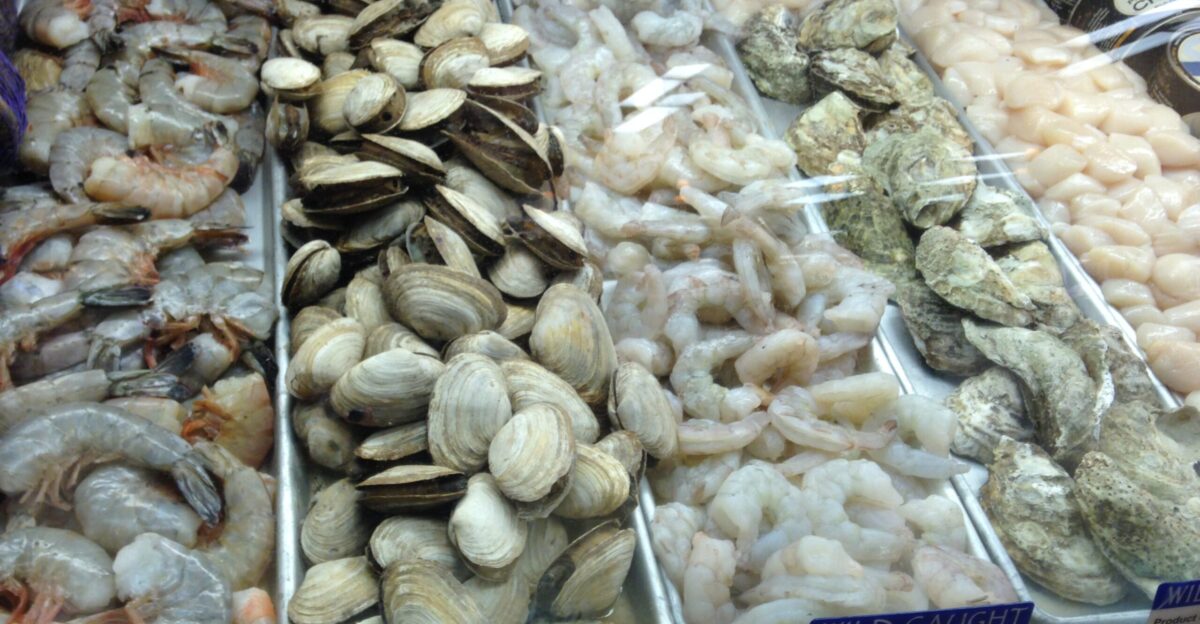 A seafood display I m a grocery store