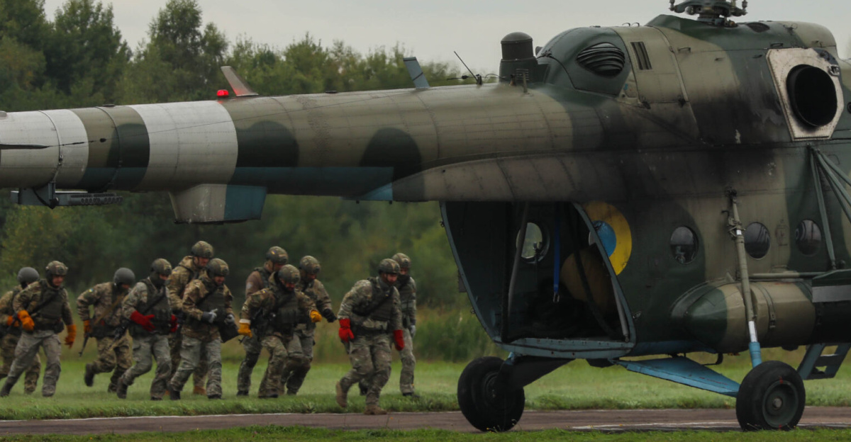 Ukrainian Ground Forces soldiers load onto a Ukrainian Mi-8 helicopter for a fast rope exercise as part of Rapid Trident 2021 at Combat Training Center-Yavoriv near Yavoriv, Ukraine, Sept. 21, 2021. The Rapid Trident 2021 multinational exercise is an important step for Ukraine on its path to NATO, and it is intended to increase the level troop efficiency as well as to improve the compatibility of the headquarters of the Armed Forces of Ukraine, the United States and other NATO members. (U.S. Army photo by Spc. Preston Hammon)