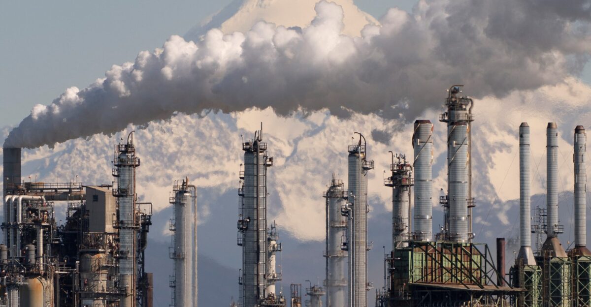 US oil refiners Q1 profits likely fell despite stronger margins
