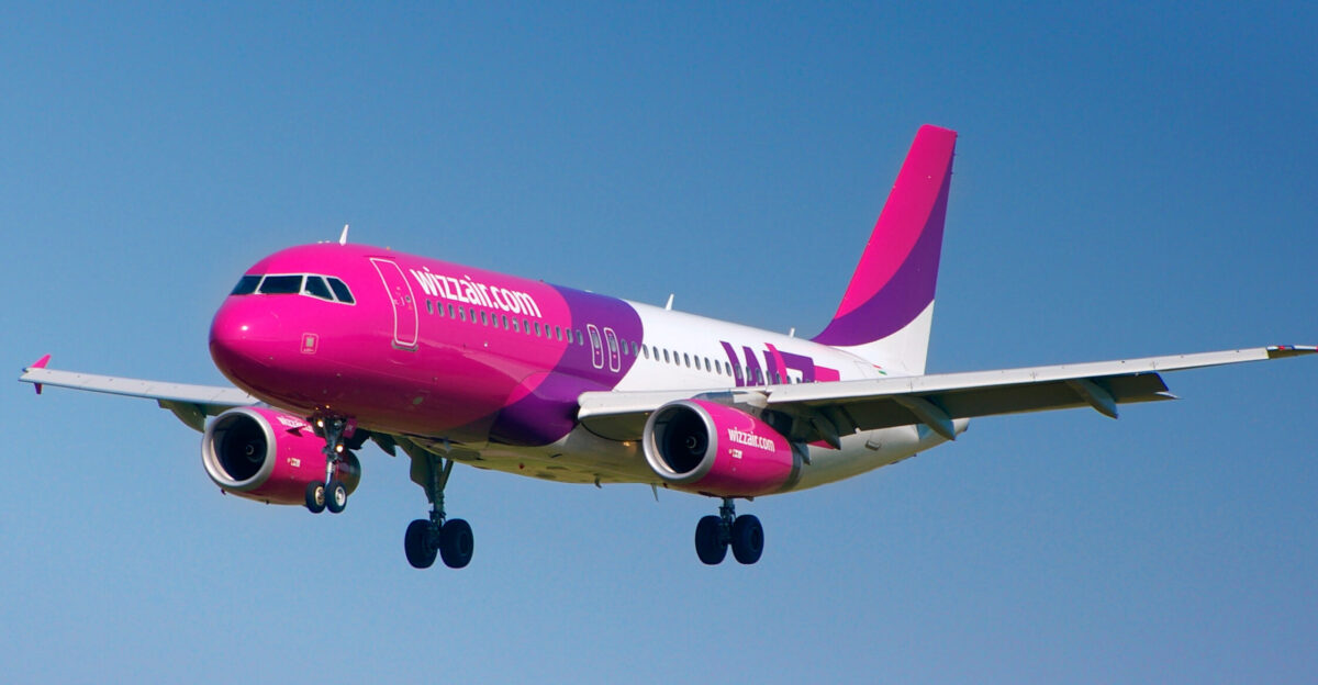 Wizz Air s Airbus A320-200 HA-LPK landing in Gda sk