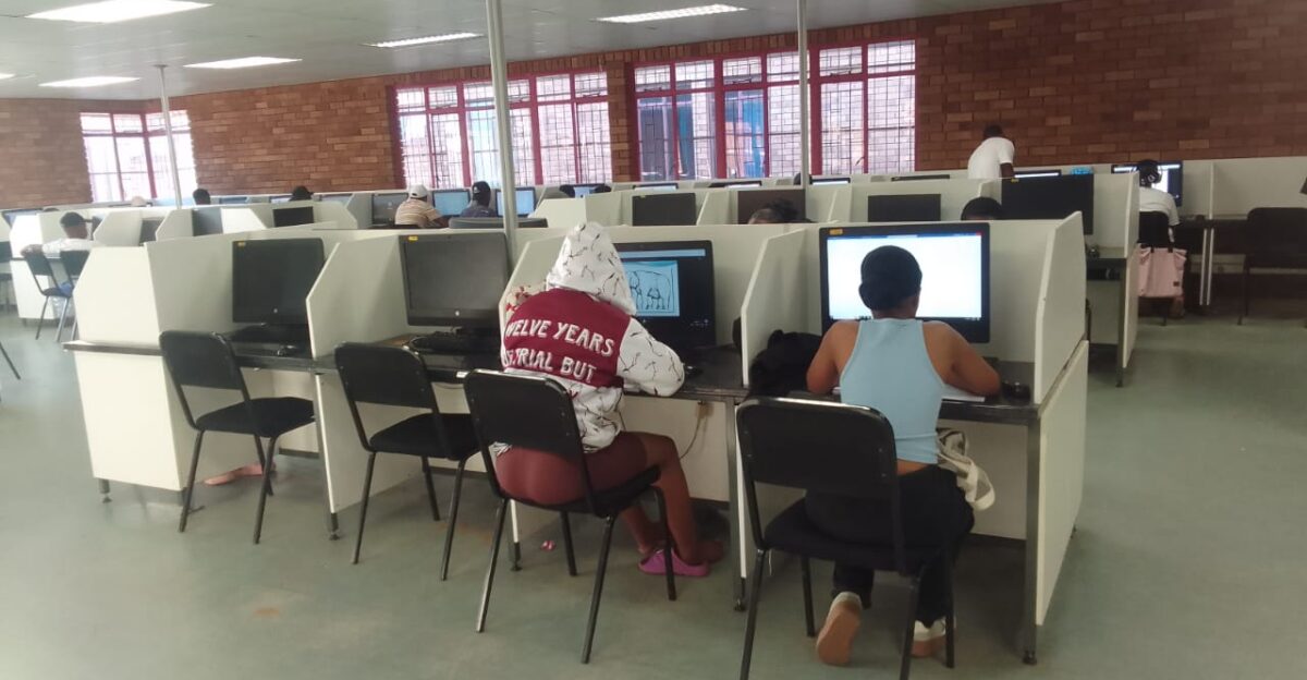 STUDENTS USING COMPUTERS