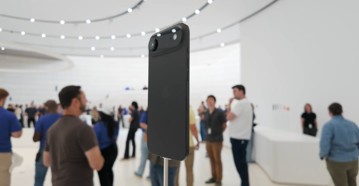 Images of the iPhone 17 from the Apple conference by Geekerwan