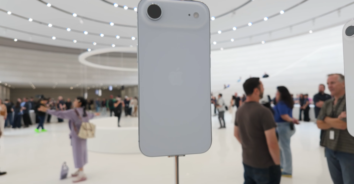 Images of the iPhone 17 from the Apple conference by Geekerwan