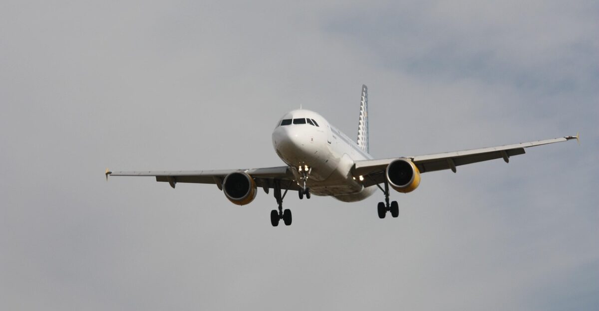 airbus vueling a320 landing aircraft approach vueling vueling vueling vueling vueling a320 a320 a320