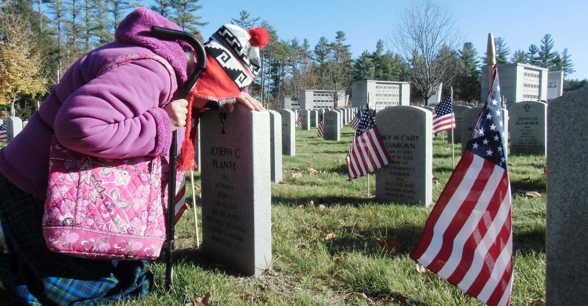 cemetery veteran widow sadness memorial honor war grave graveyard army soldier national american bury respect usa sacrifice remembrance remember tombstone battle conflict fallen force gravestones corps deceased burial military monument dead arlington headstone marker patriot funeral tomb memorial day gravestone patriotism bravery faith arlington cemetery