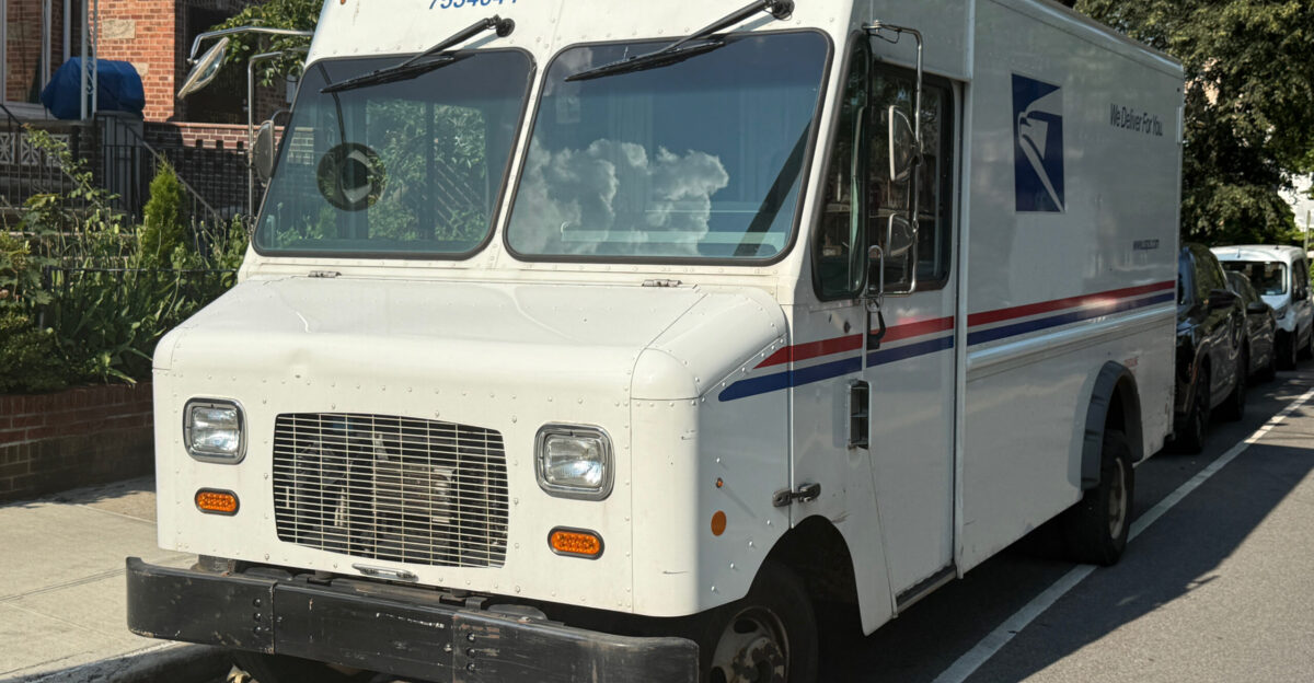 Grumman Long Life Vehicle of the United States Postal Service mail track 7534044