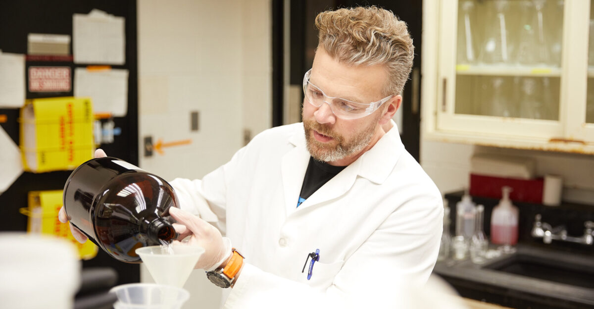 UW-La Crosse grad USGS scientist takes aim at Great Lakes