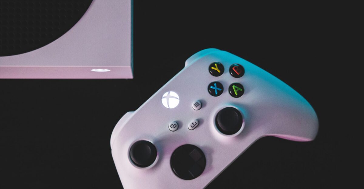 white xbox one game controller