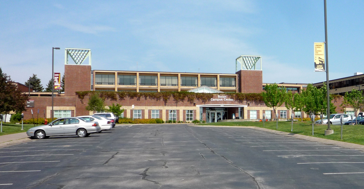 Solon Campus Center, <b><a href="https://en.wikipedia.org/wiki/University_of_Minnesota_Duluth" class="extiw" title="en:University of Minnesota Duluth">University of Minnesota Duluth</a></b>, <a href="https://en.wikipedia.org/wiki/Duluth,_Minnesota" class="extiw" title="en:Duluth, Minnesota">Duluth, Minnesota</a>, USA.